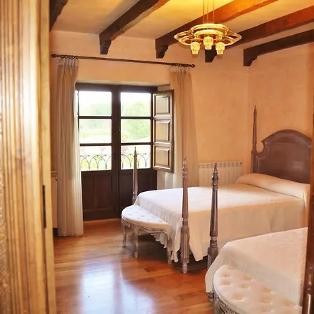 Palacio Del Conde De Rebolledo Villaviciosa de la Ribera